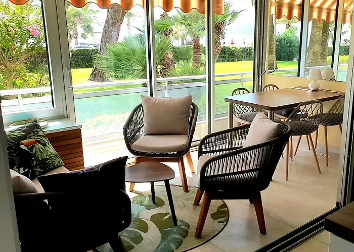 Garden And Beach Sea View Apartment Cannes