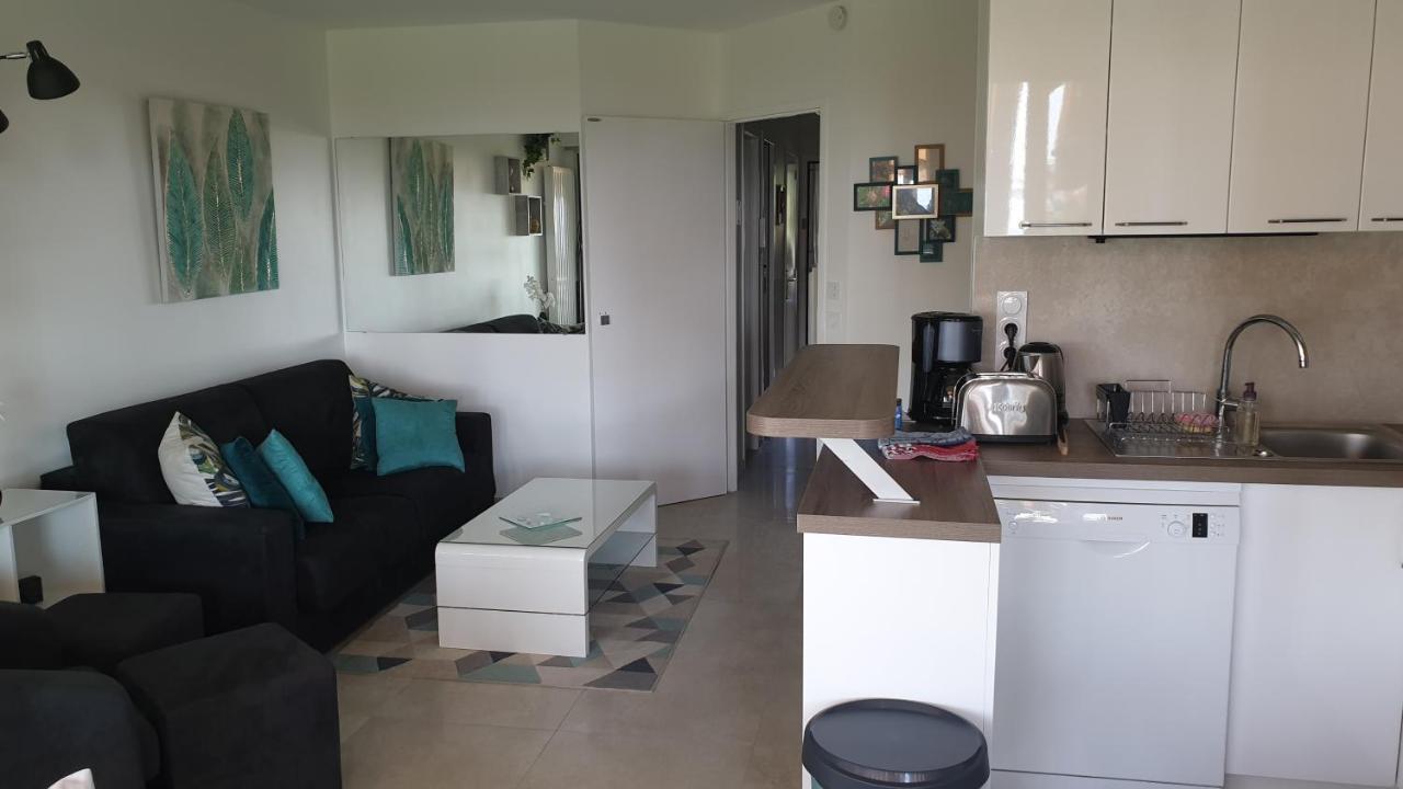 Garden And Sea View Apartment
